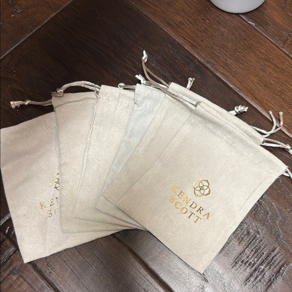 Kendra Scott Cream Pouches with Gold Logo - Picture 1 of 1
